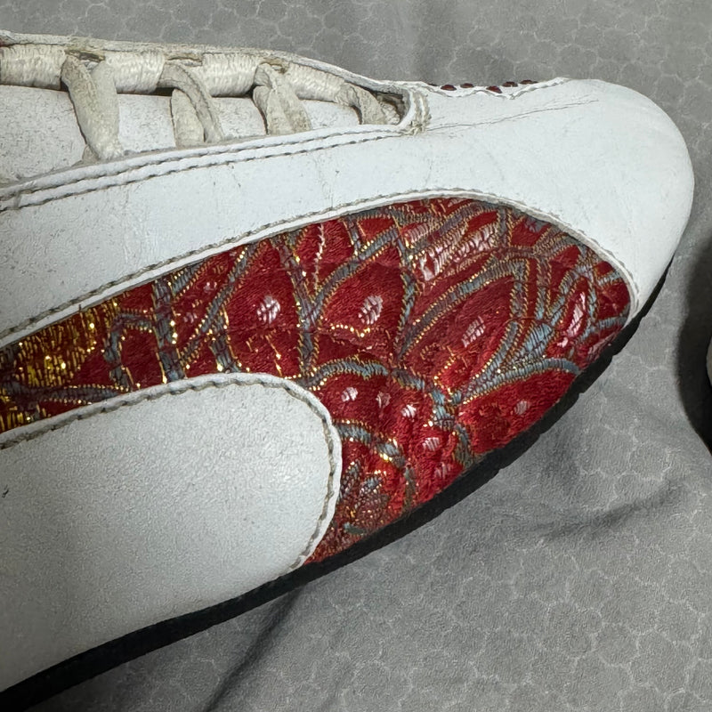 Detailansicht: Sourced limited accessories and clothes Puma Speedcat vintage Y2K white sneakers – Logo, Nähte oder Material