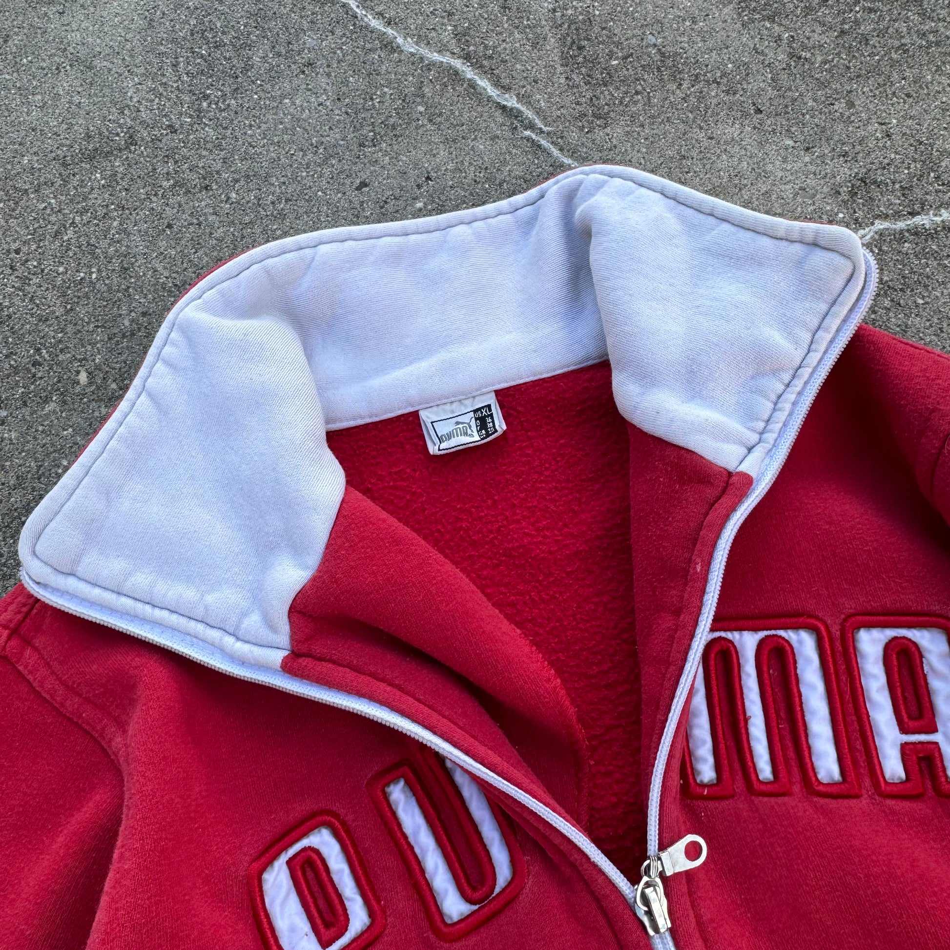 Puma y2k red womens zip-up jacket – Close-up 3