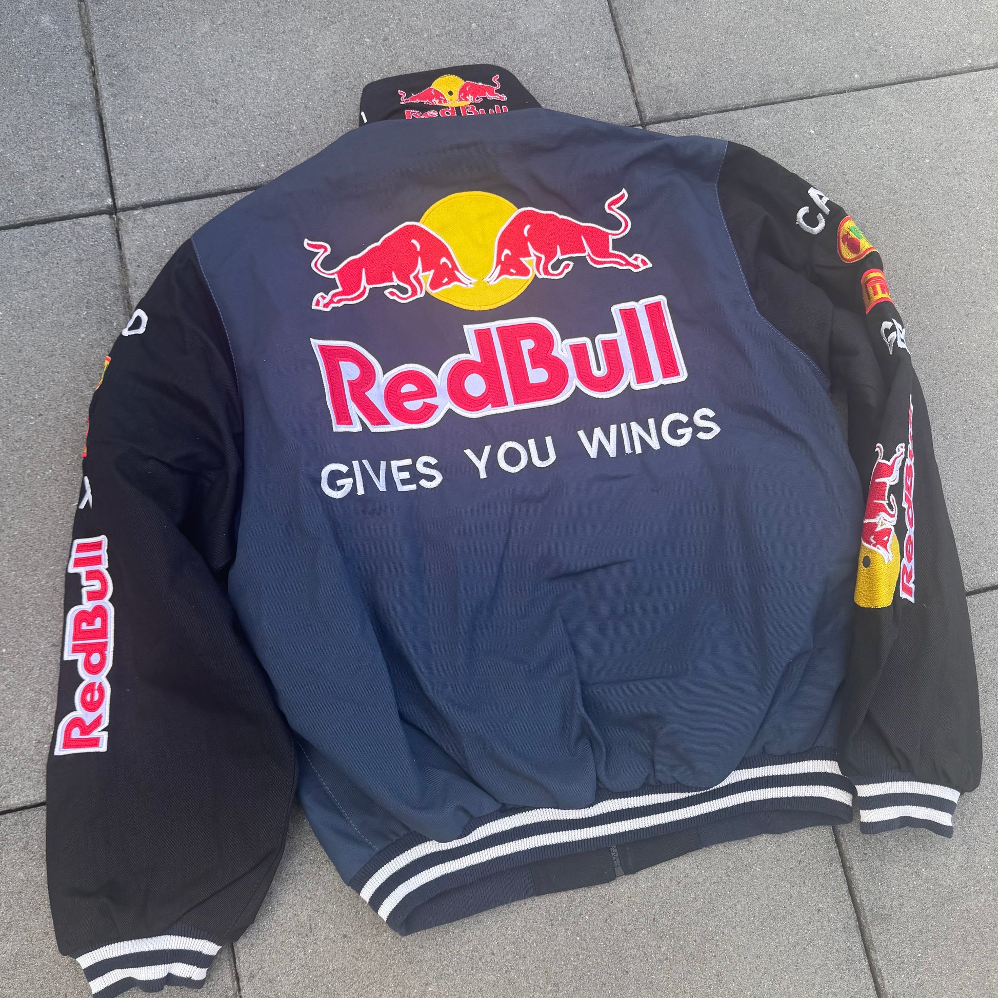 Red Bull streetwear 00s racing jacket – Close-up 5