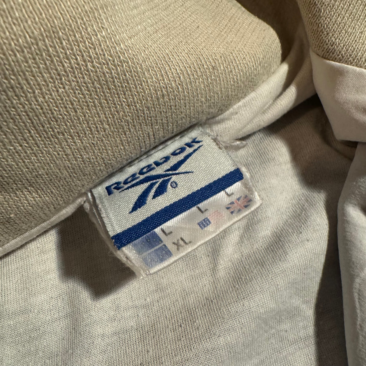 Reebok vintage blue 90s track jacket – Close-up 2