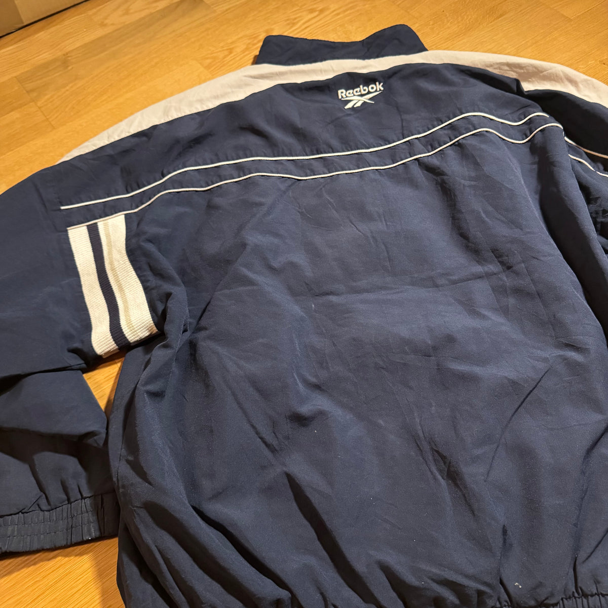 Reebok vintage blue 90s track jacket – Close-up 3