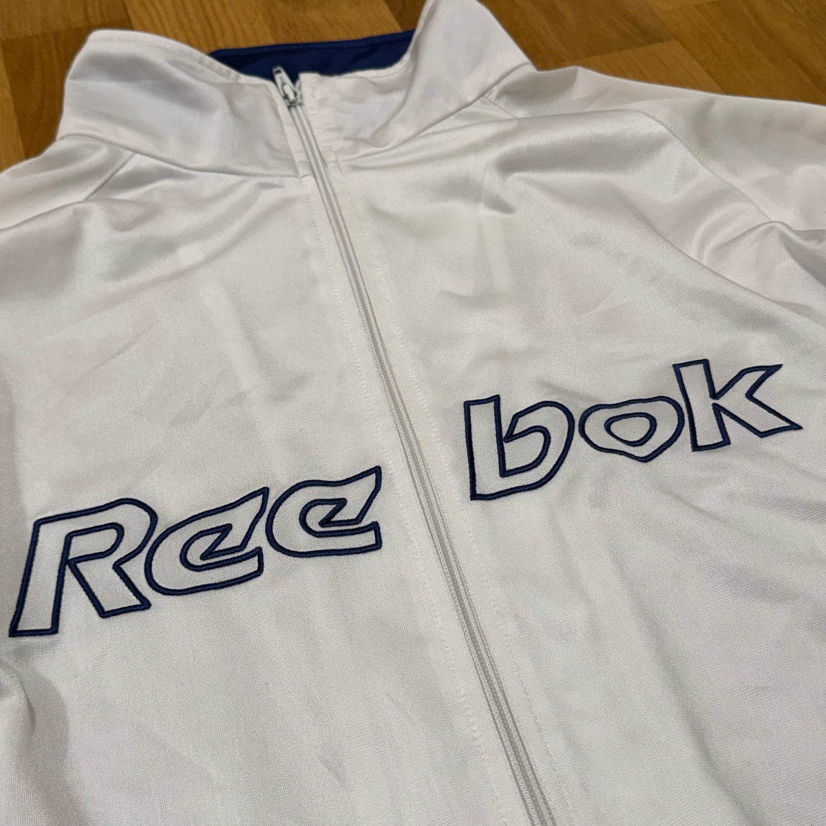 Reebok vintage white track jacket – Close-up 1