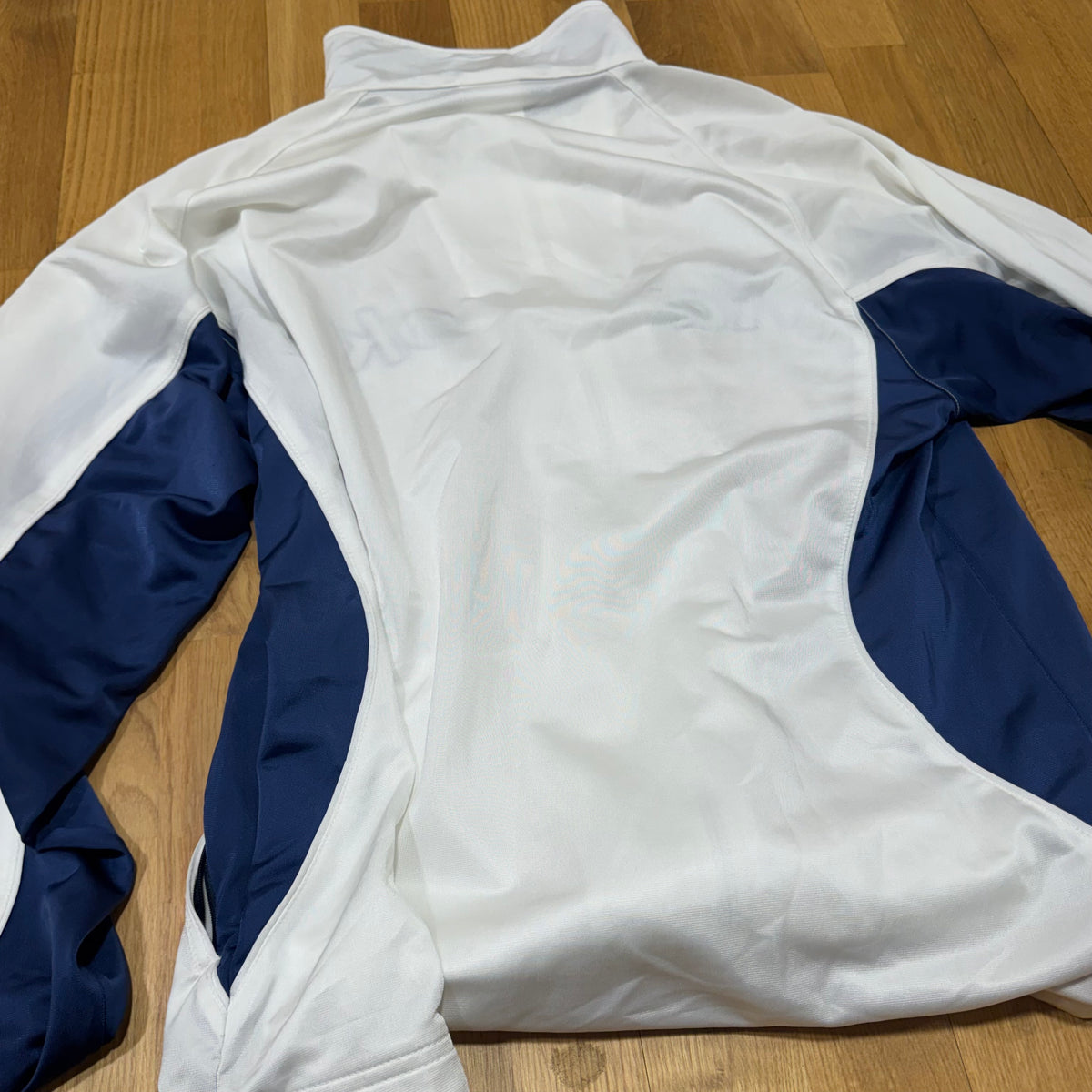 Reebok vintage white track jacket – Close-up 4