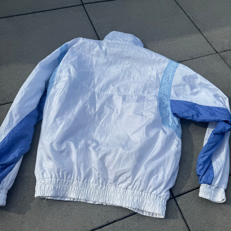 Detailansicht: Sourced limited accessories and clothes Reflex shiny white vintage rain jacket – Logo, Nähte oder Material