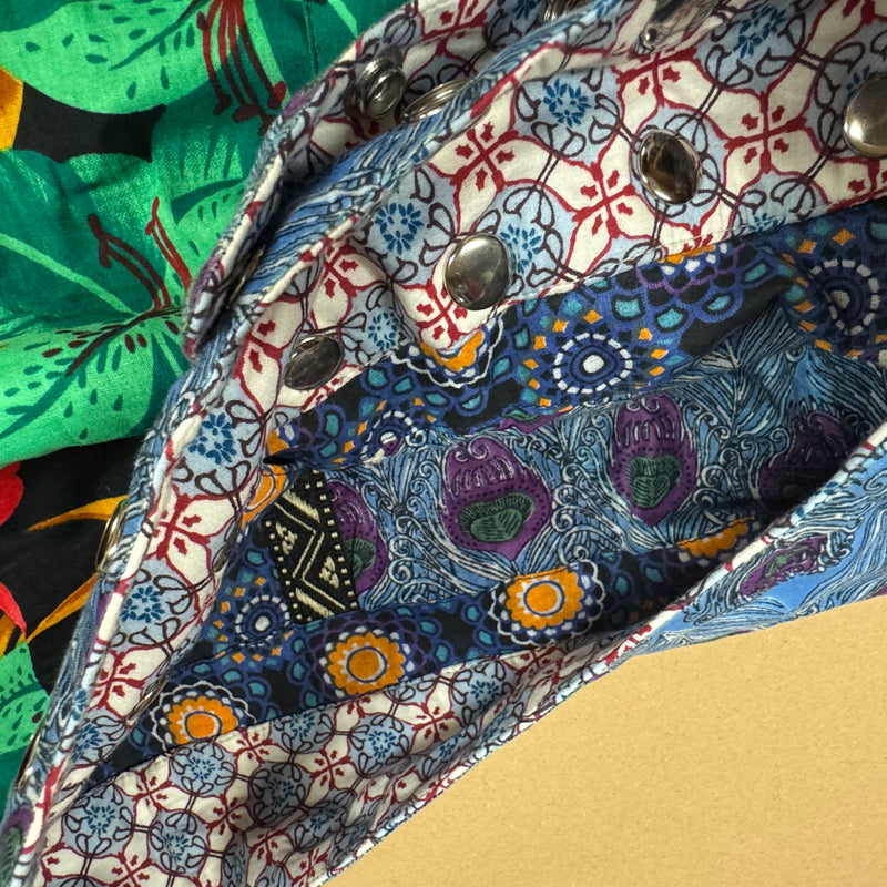 Detailansicht: Sourced limited accessories and clothes Reversible Moshiki colourful summer skirt – Logo, Nähte oder Material
