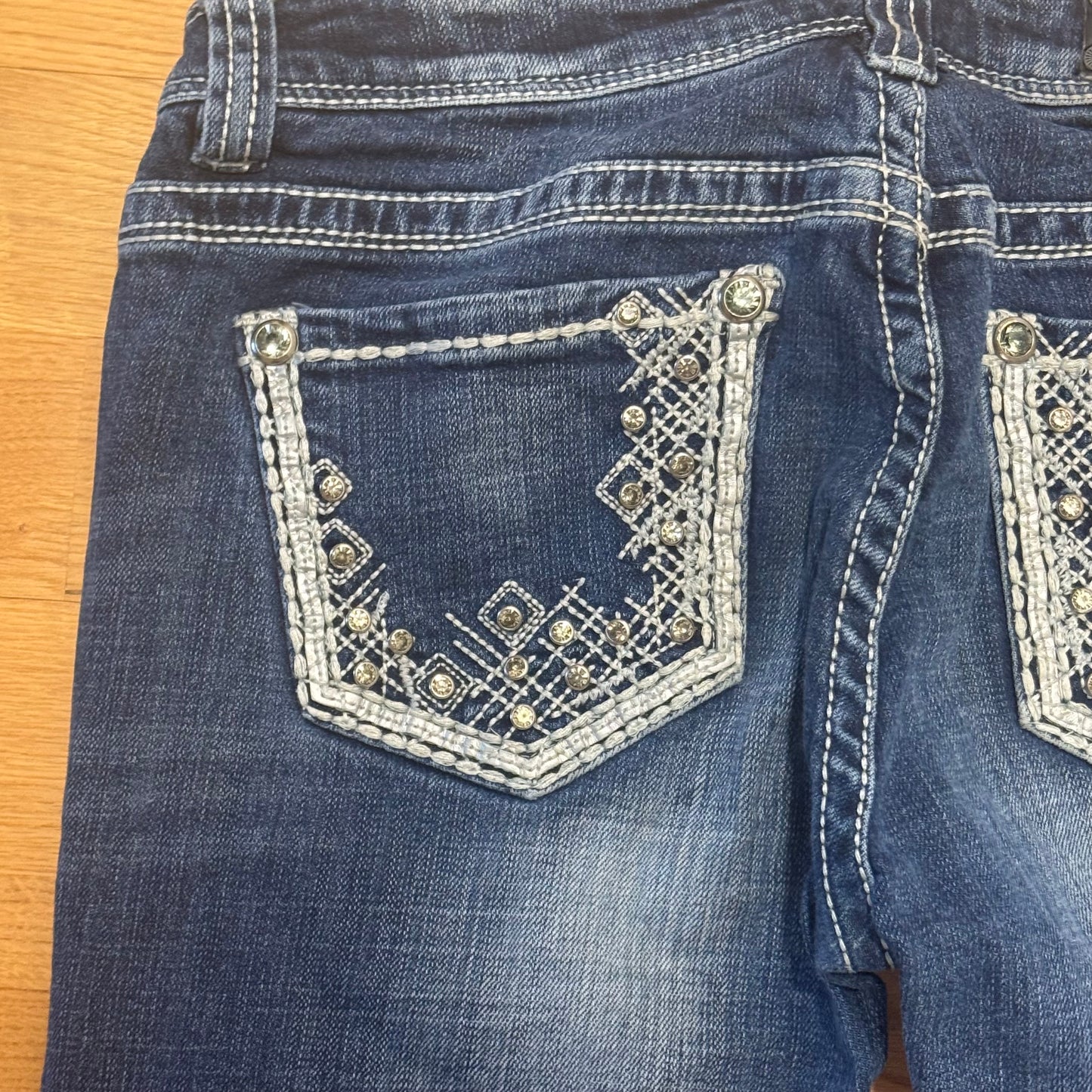 Rock and Roll y2k bootcut retro jeans – Close-up 3