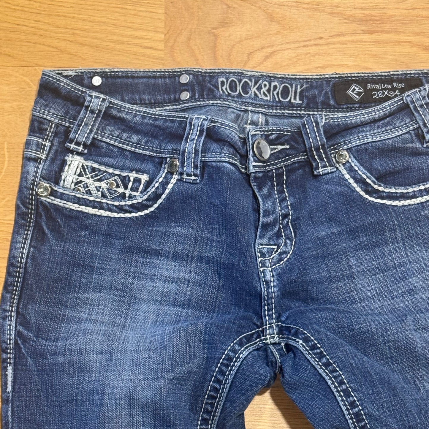 Rock and Roll y2k bootcut retro jeans – Close-up 4