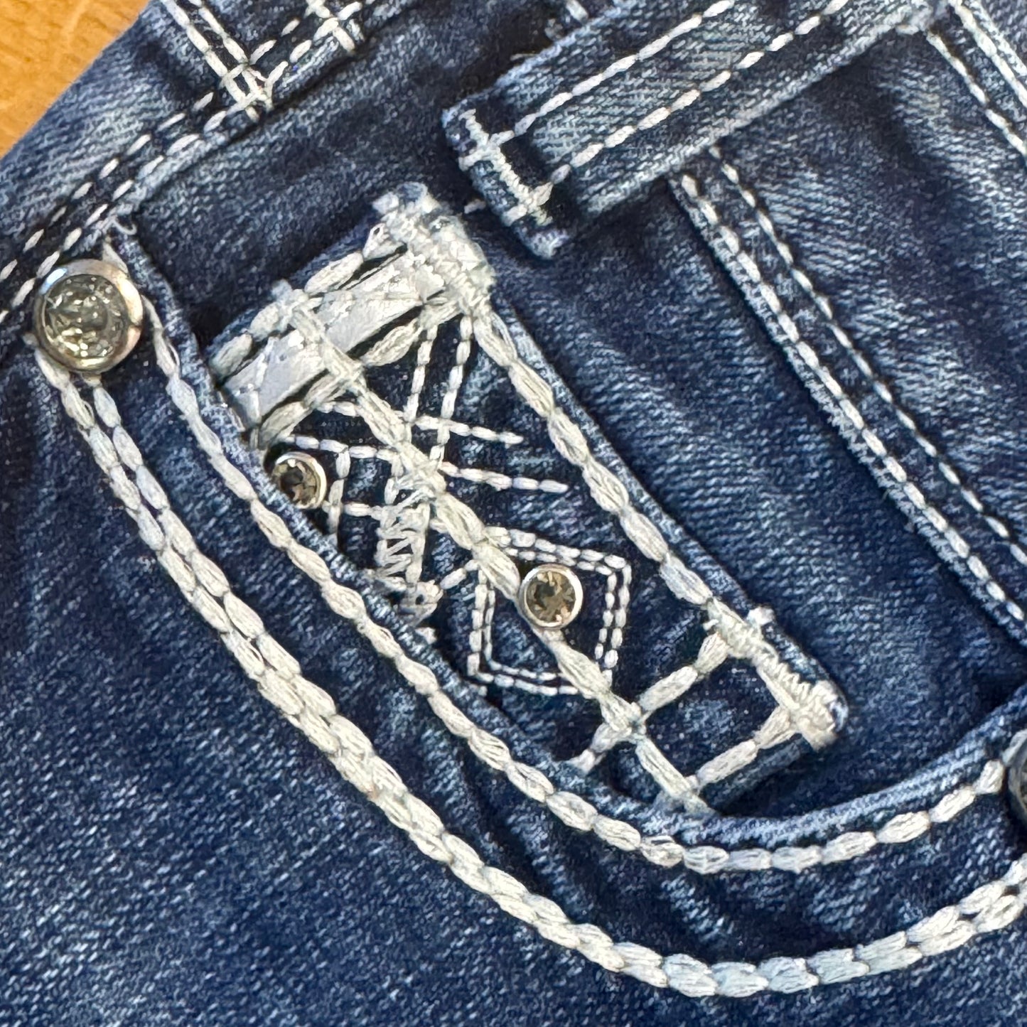 Rock and Roll y2k bootcut retro jeans – Close-up 6