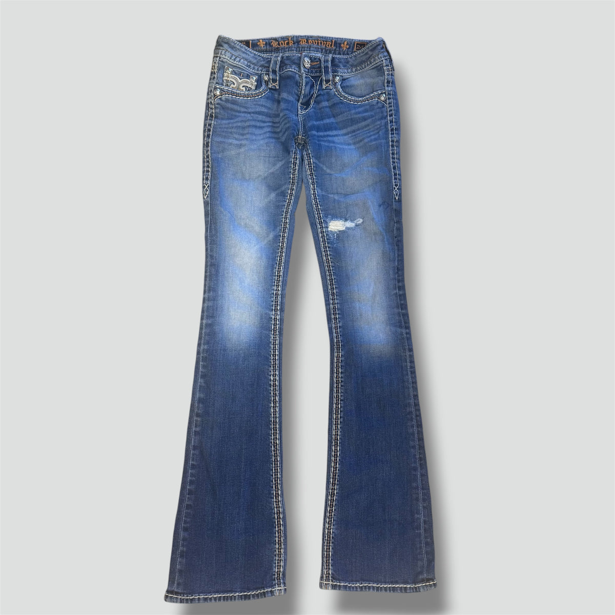 Rock Revival bootcut vintage ripped jeans – Close-up 1
