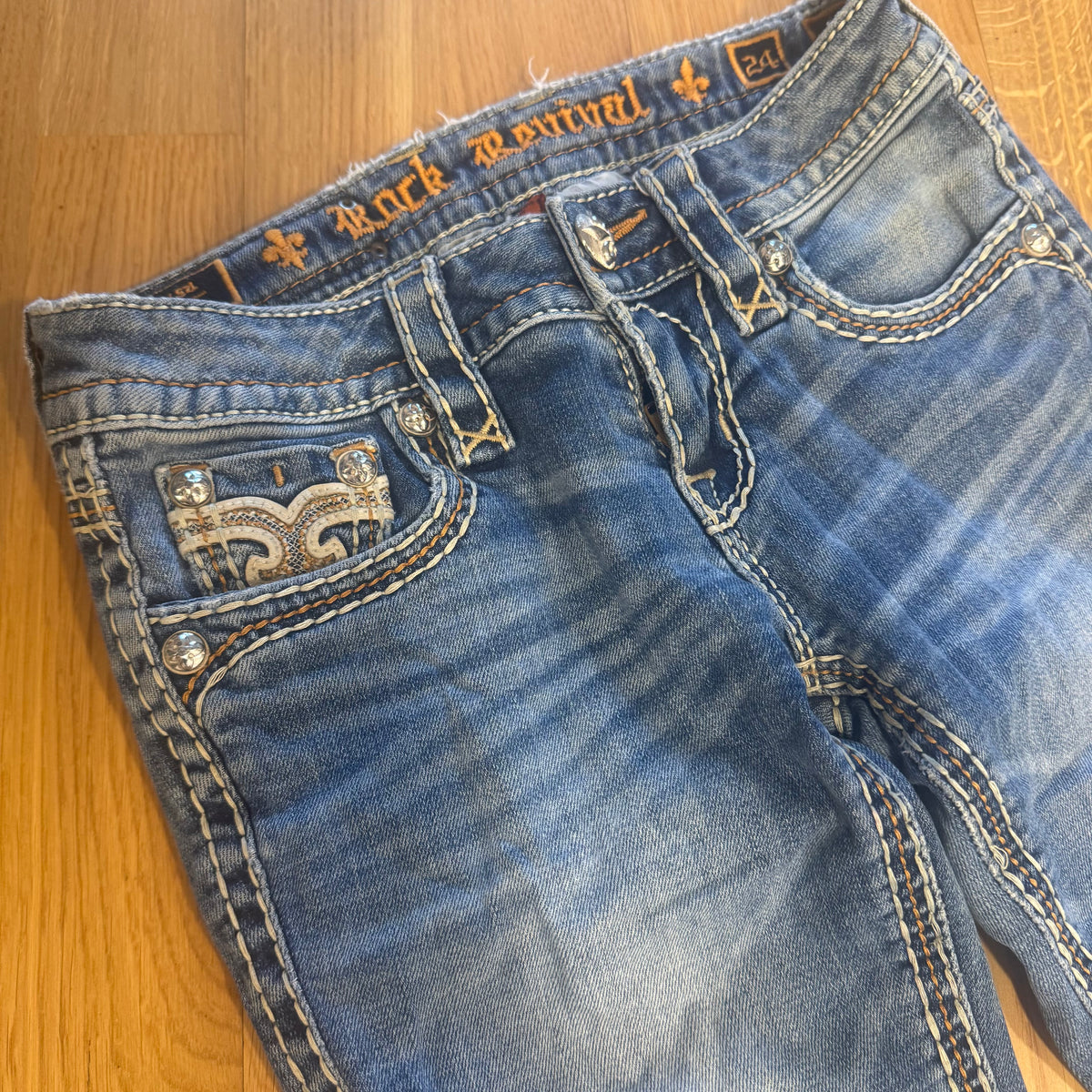 Rock Revival bootcut vintage ripped jeans – Close-up 4