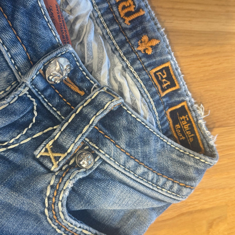 Detailansicht: Sourced limited accessories and clothes Rock Revival bootcut vintage ripped jeans – Logo, Nähte oder Material