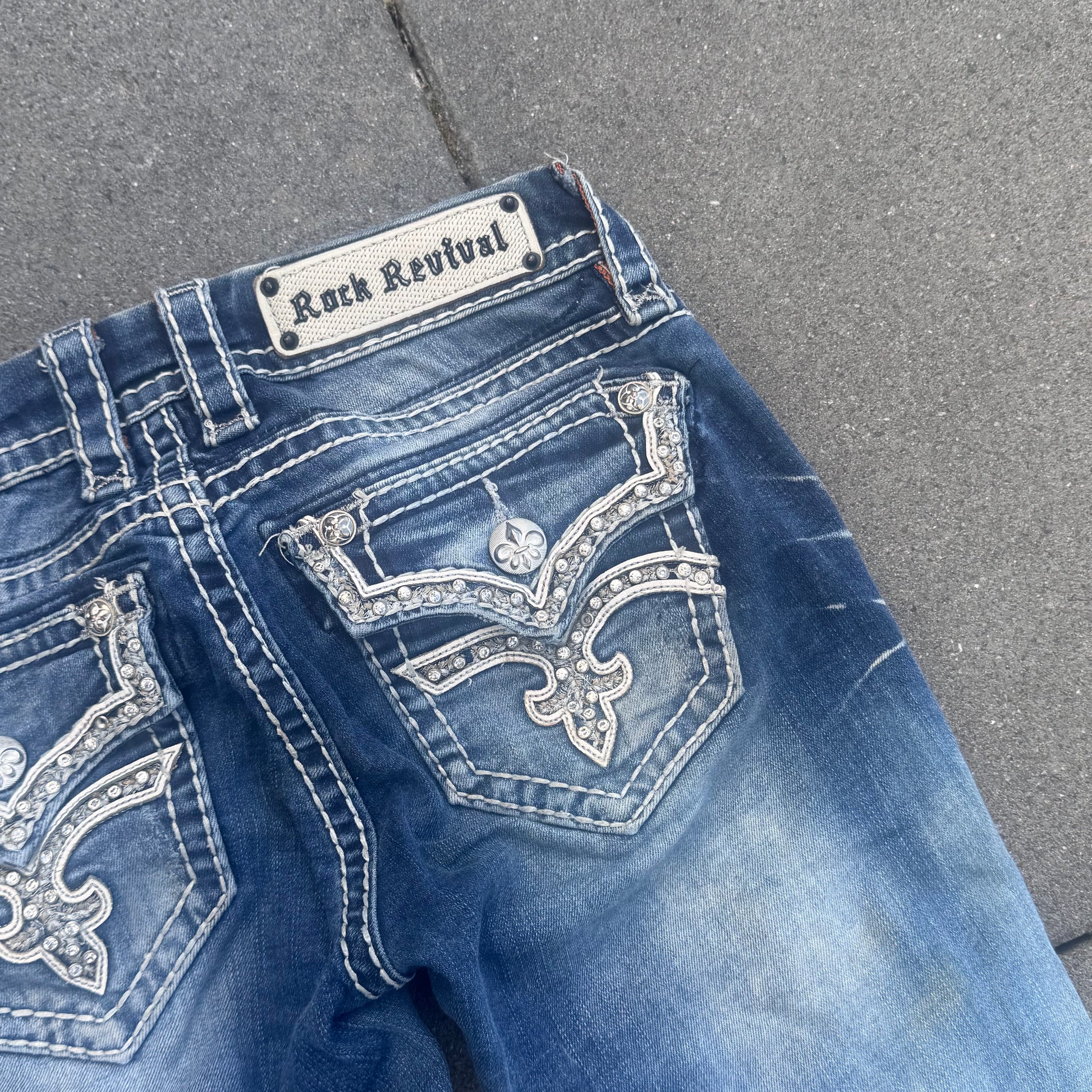 Rock Revival bootcut y2k retro jeans – Close-up 1
