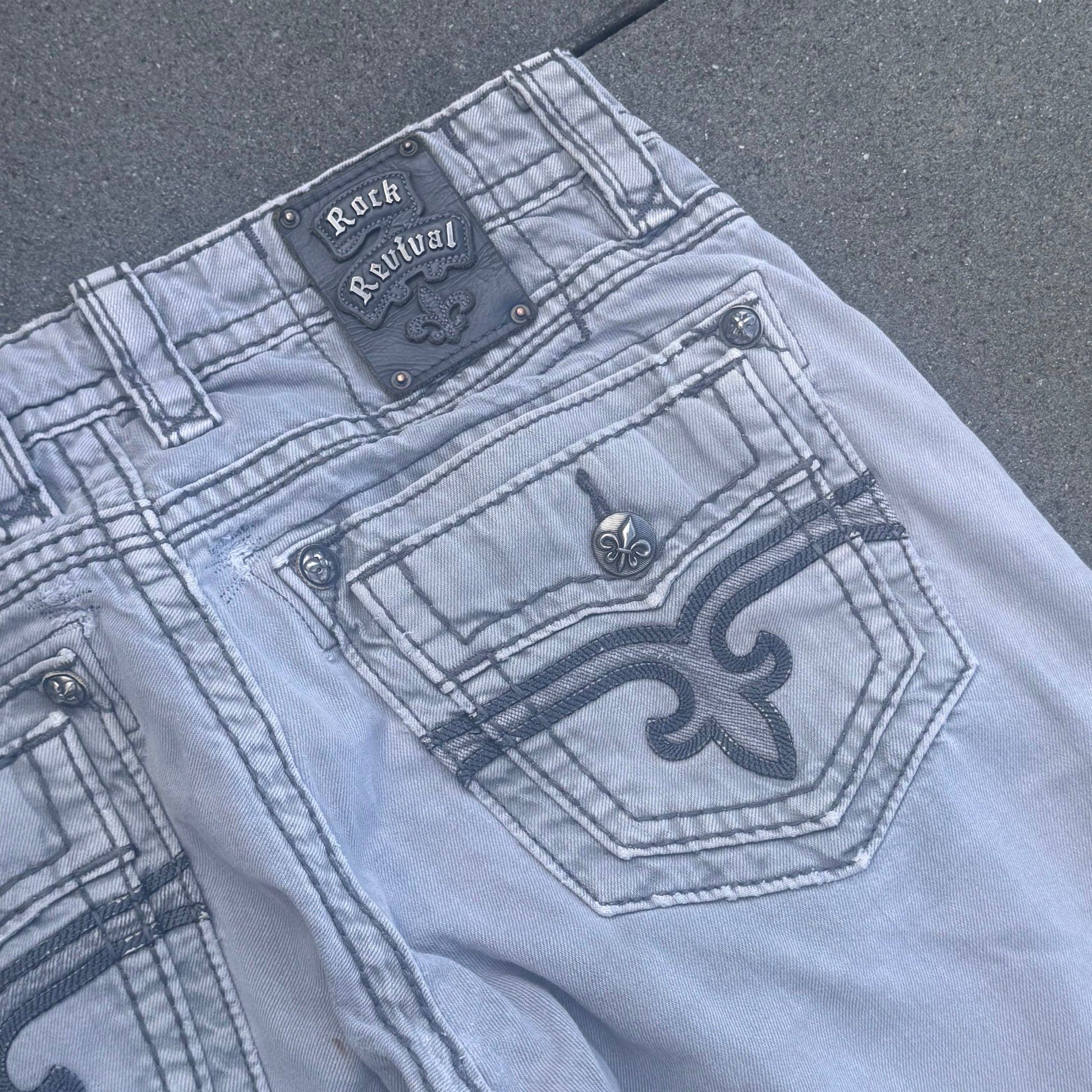 Rock Revival vintage grey baggy jeans – Close-up 1