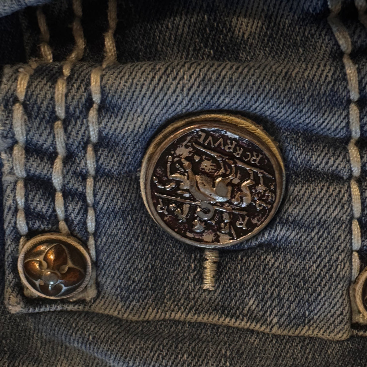 Rock Revival vintage straight leg denim jeans – Close-up 10