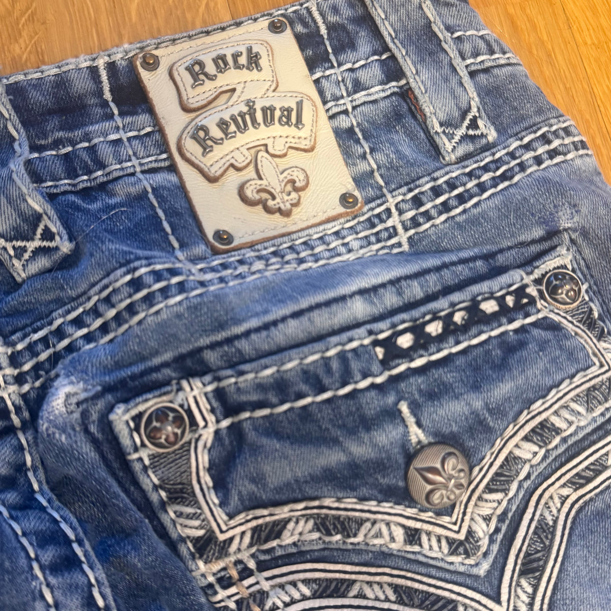 Rock Revival vintage straight leg denim jeans – Close-up 2