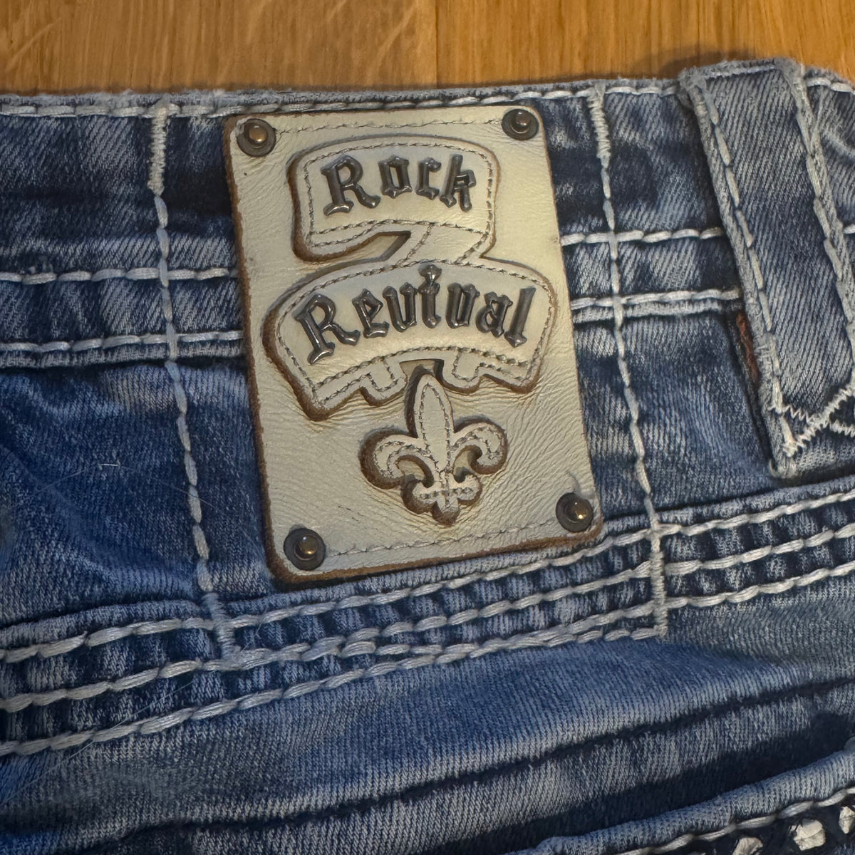 Rock Revival vintage straight leg denim jeans – Close-up 3