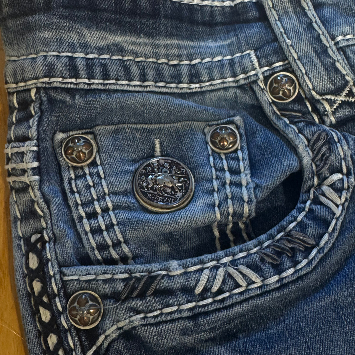Rock Revival vintage straight leg denim jeans – Close-up 5
