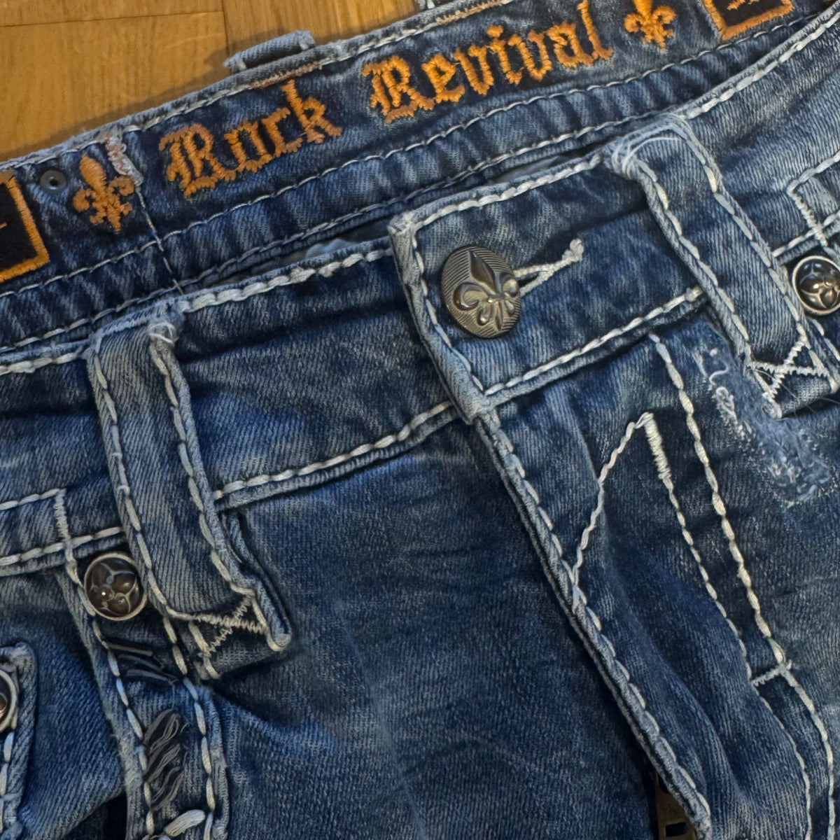 Rock Revival vintage straight leg denim jeans – Close-up 6