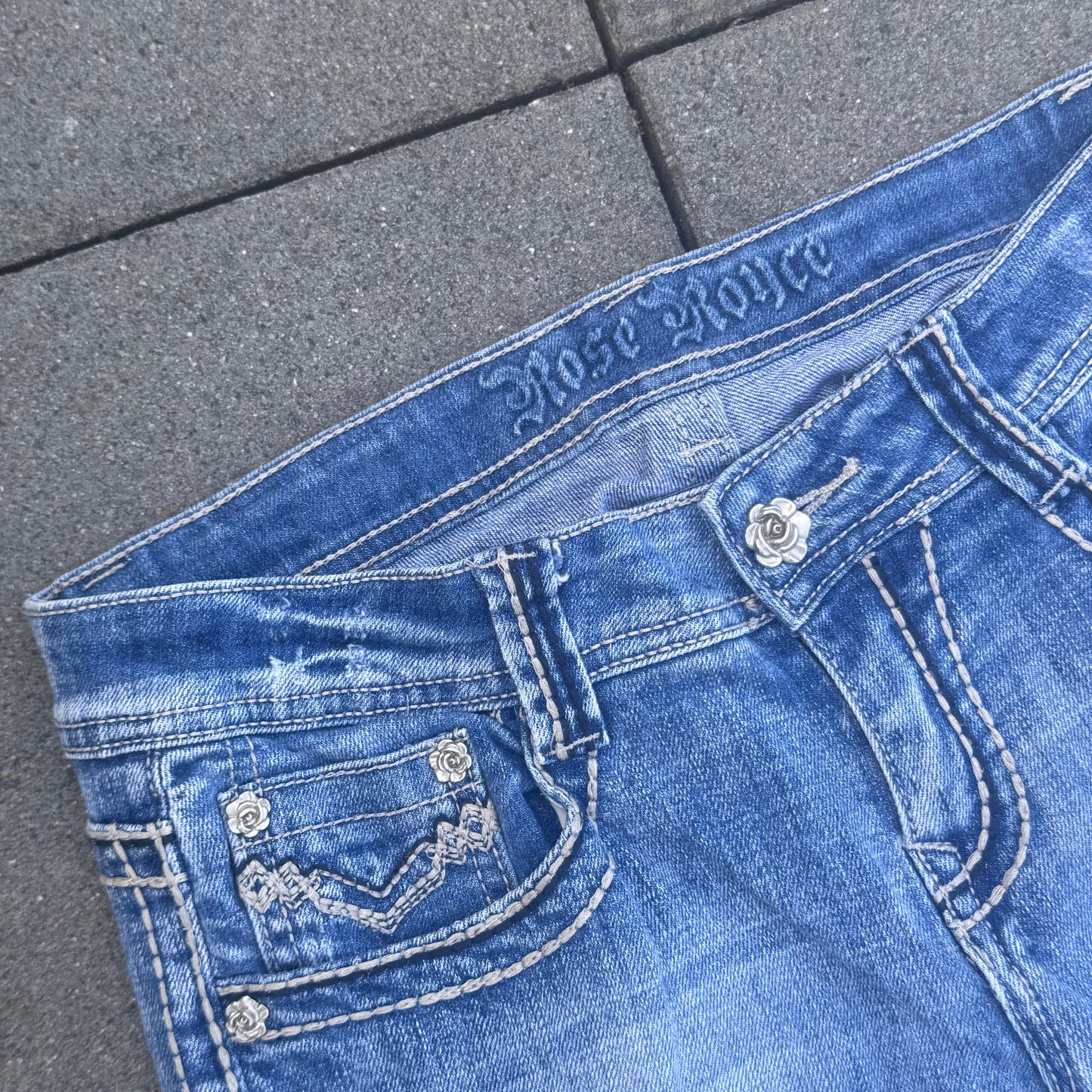 Rose Royce y2k bootcut vintage jeans – Close-up 5