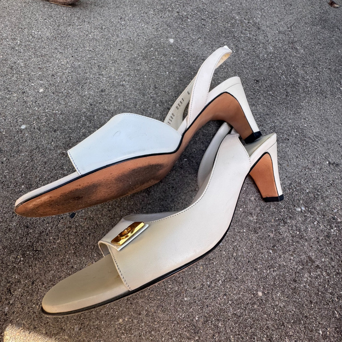 Salvatore Ferragamo Italia white high heels – Close-up 1