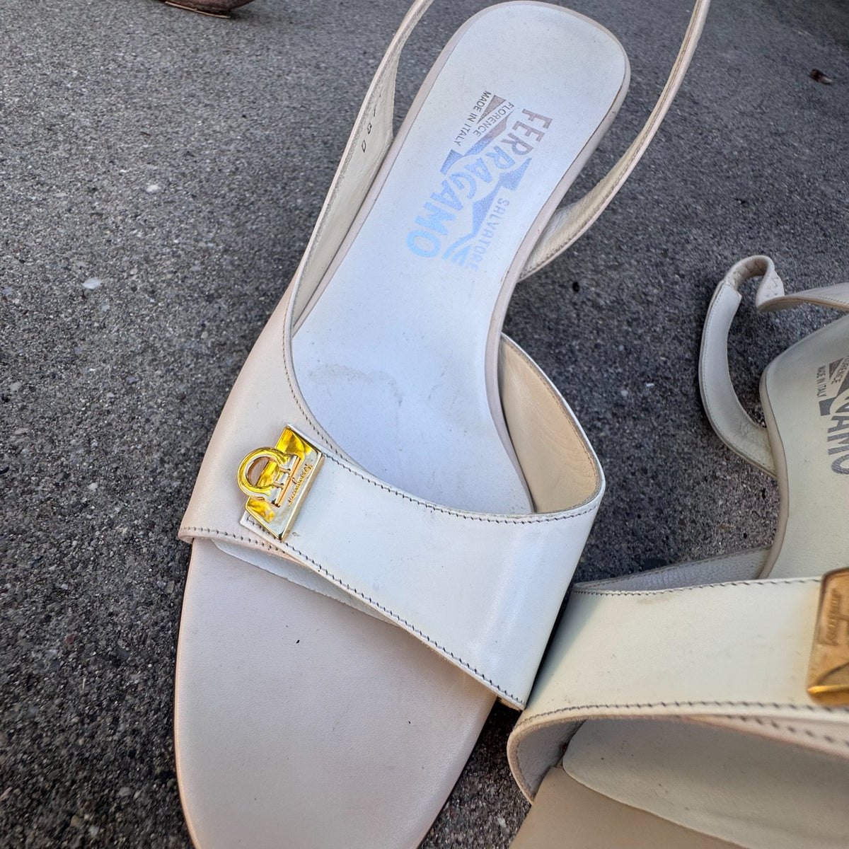 Salvatore Ferragamo Italia white high heels – Close-up 3