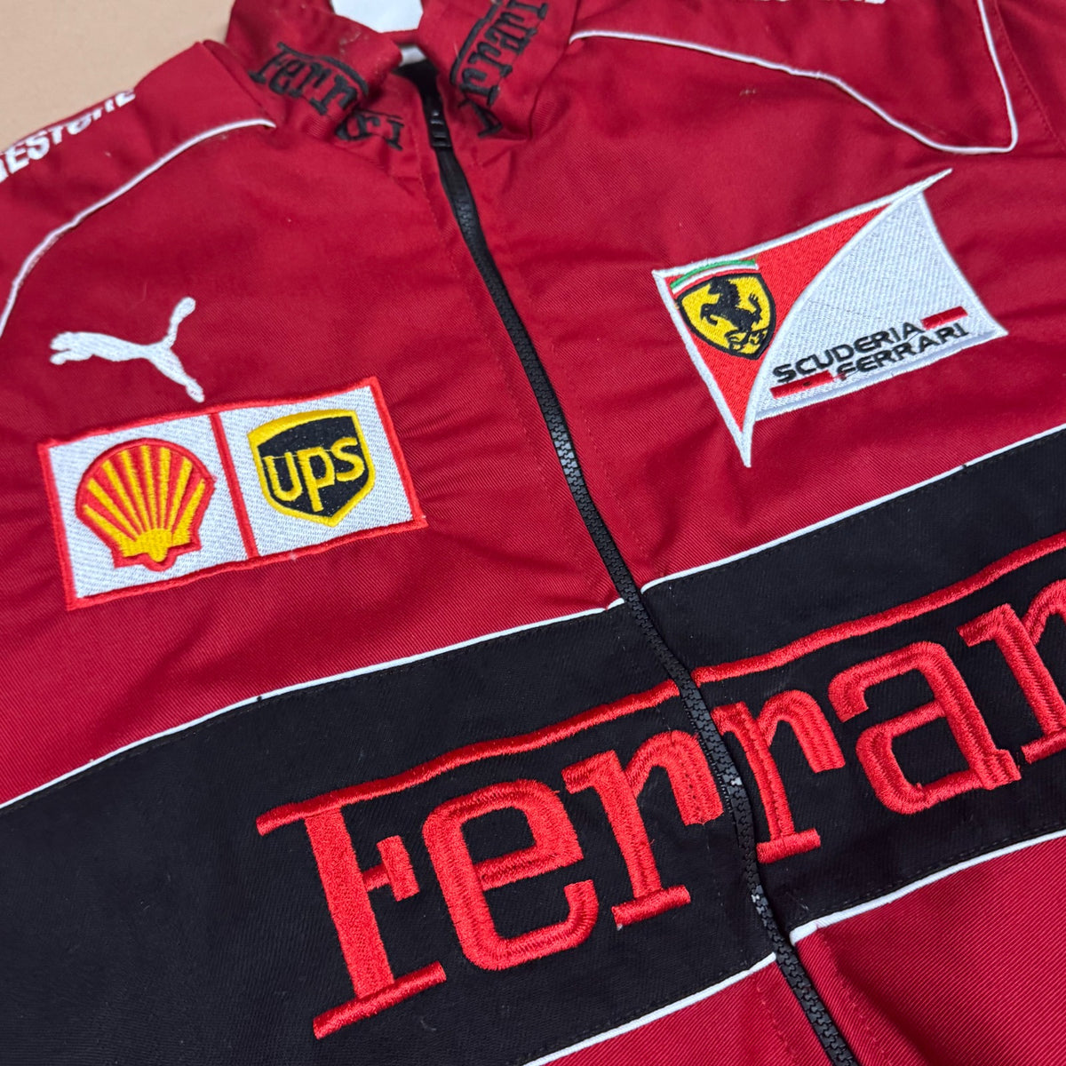 Scuderia Ferrari streetwear 00s racing jacket – Close-up 1