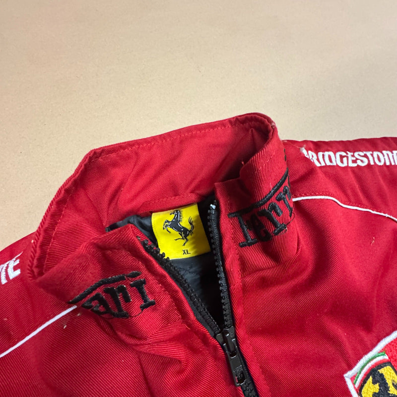 Detailansicht: Sourced limited accessories and clothes Scuderia Ferrari streetwear 00s racing jacket – Logo, Nähte oder Material