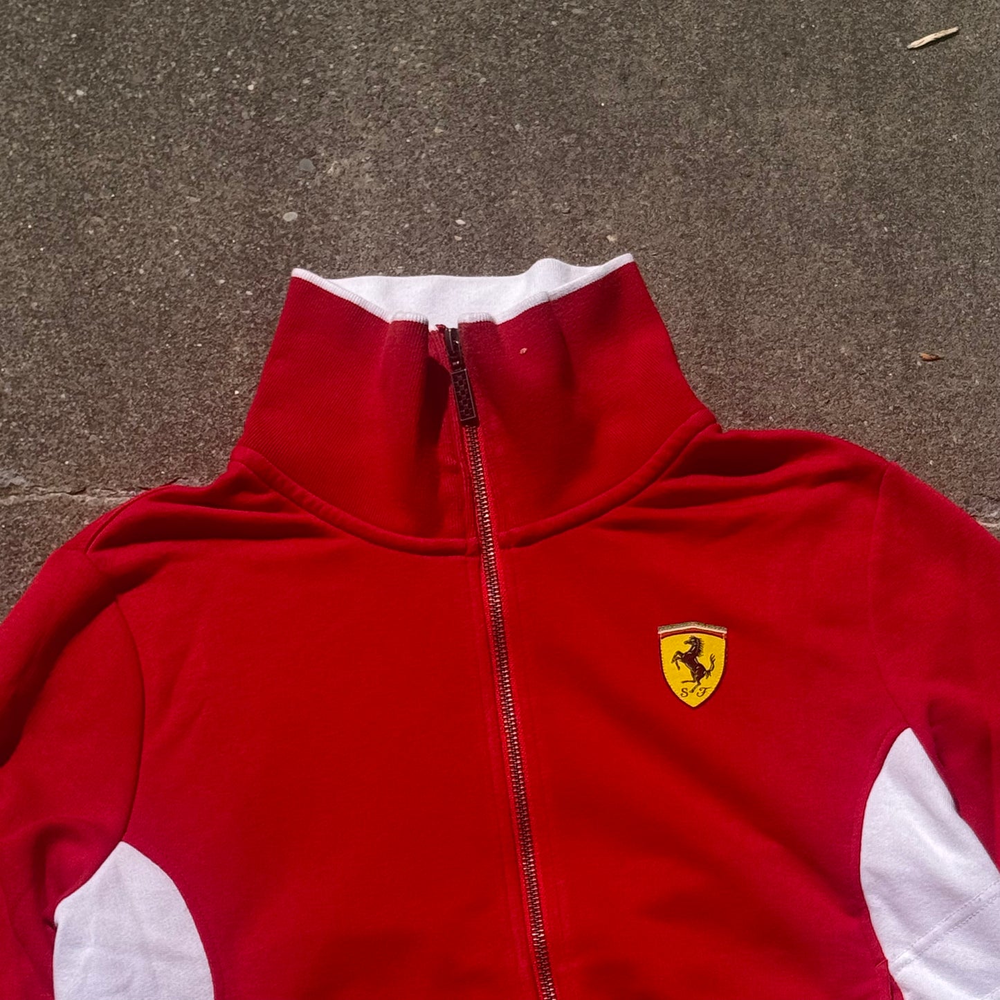Scuderia Ferrari vintage red zip-up – Close-up 1