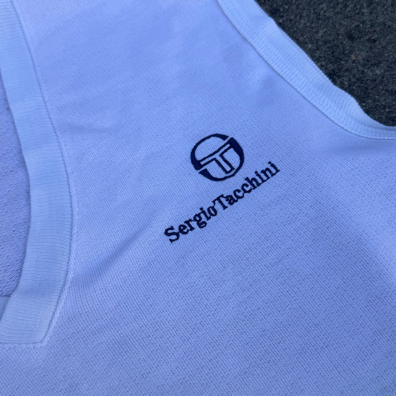 Detailansicht: Sourced limited accessories and clothes Sergio Tacchini streetwear white tank top – Logo, Nähte oder Material