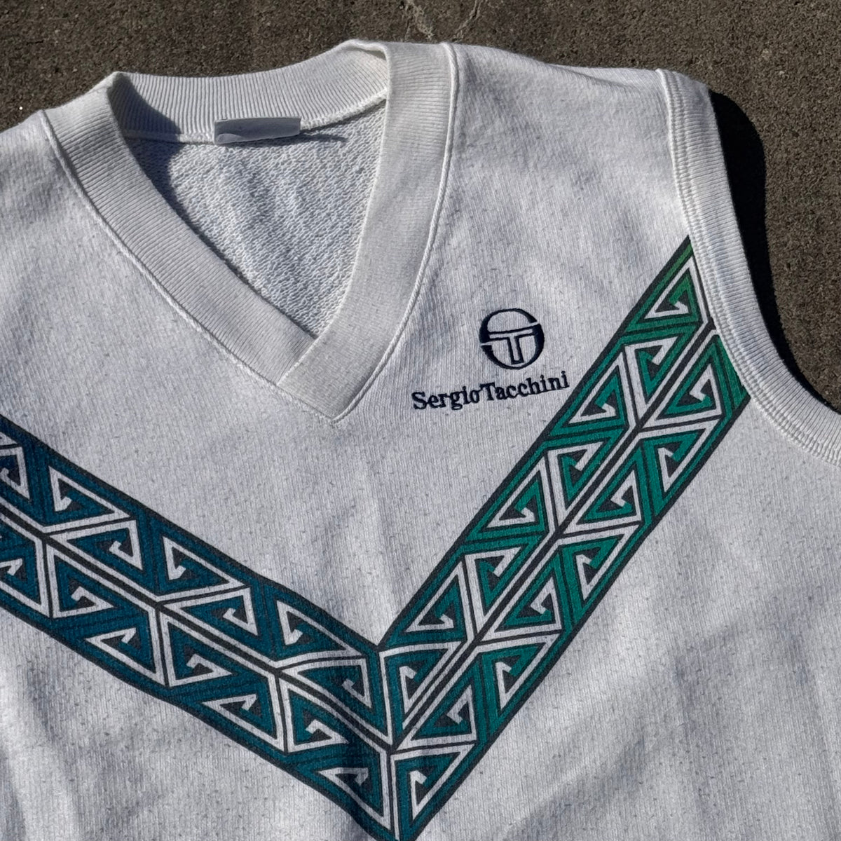 Sergio Tacchini vintage 90s white vest – Close-up 1