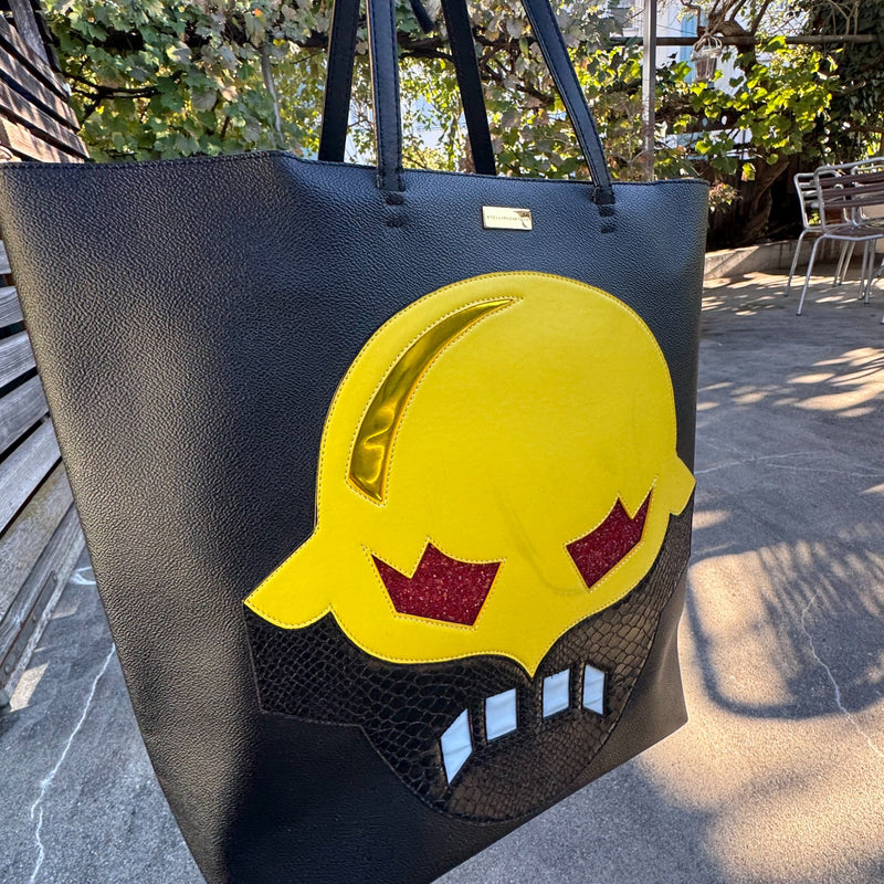 Detailansicht: Sourced limited accessories and clothes Stella McCartney skull leather handbag – Logo, Nähte oder Material