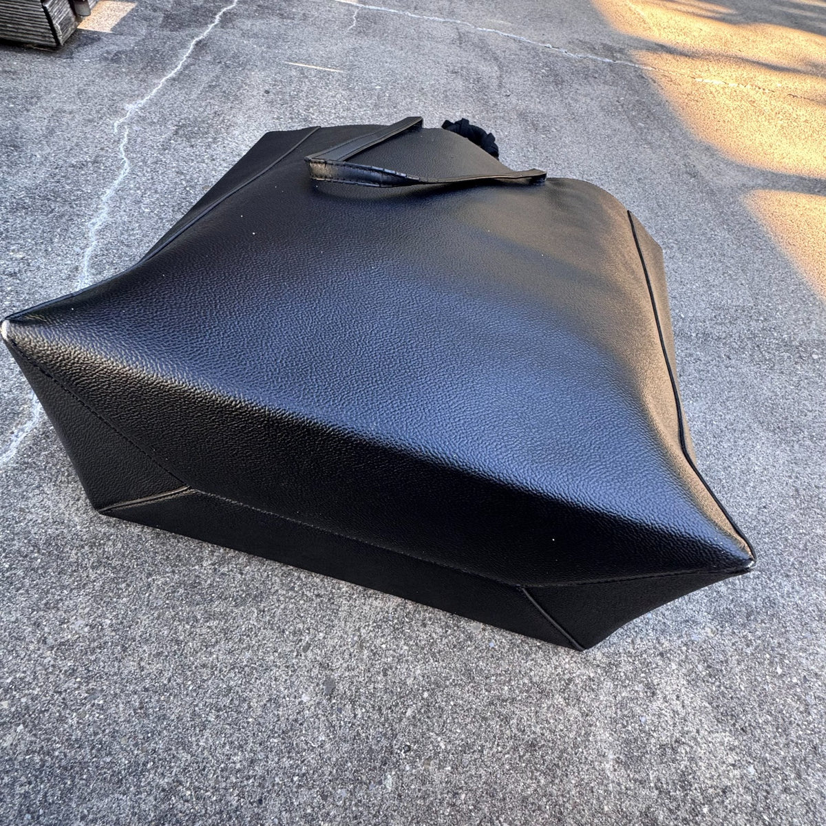 Stella McCartney skull leather handbag – Close-up 3