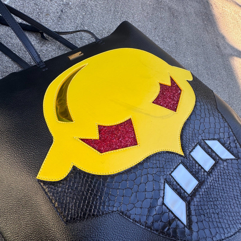 Detailansicht: Sourced limited accessories and clothes Stella McCartney skull leather handbag – Logo, Nähte oder Material