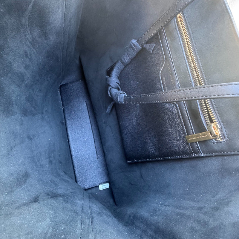 Detailansicht: Sourced limited accessories and clothes Stella McCartney skull leather handbag – Logo, Nähte oder Material
