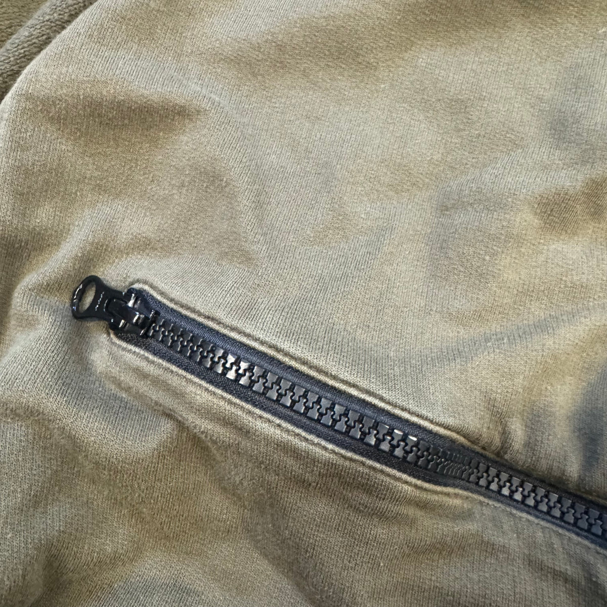 Stone Island olive-green zipped hoodie – Close-up 4