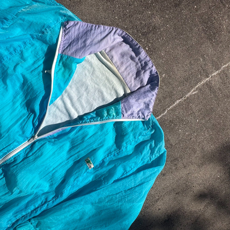 Detailansicht: Sourced limited accessories and clothes Storcky's vintage 80s rain jacket – Logo, Nähte oder Material