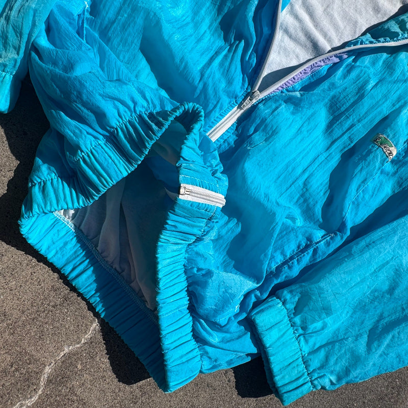 Detailansicht: Sourced limited accessories and clothes Storcky's vintage 80s rain jacket – Logo, Nähte oder Material