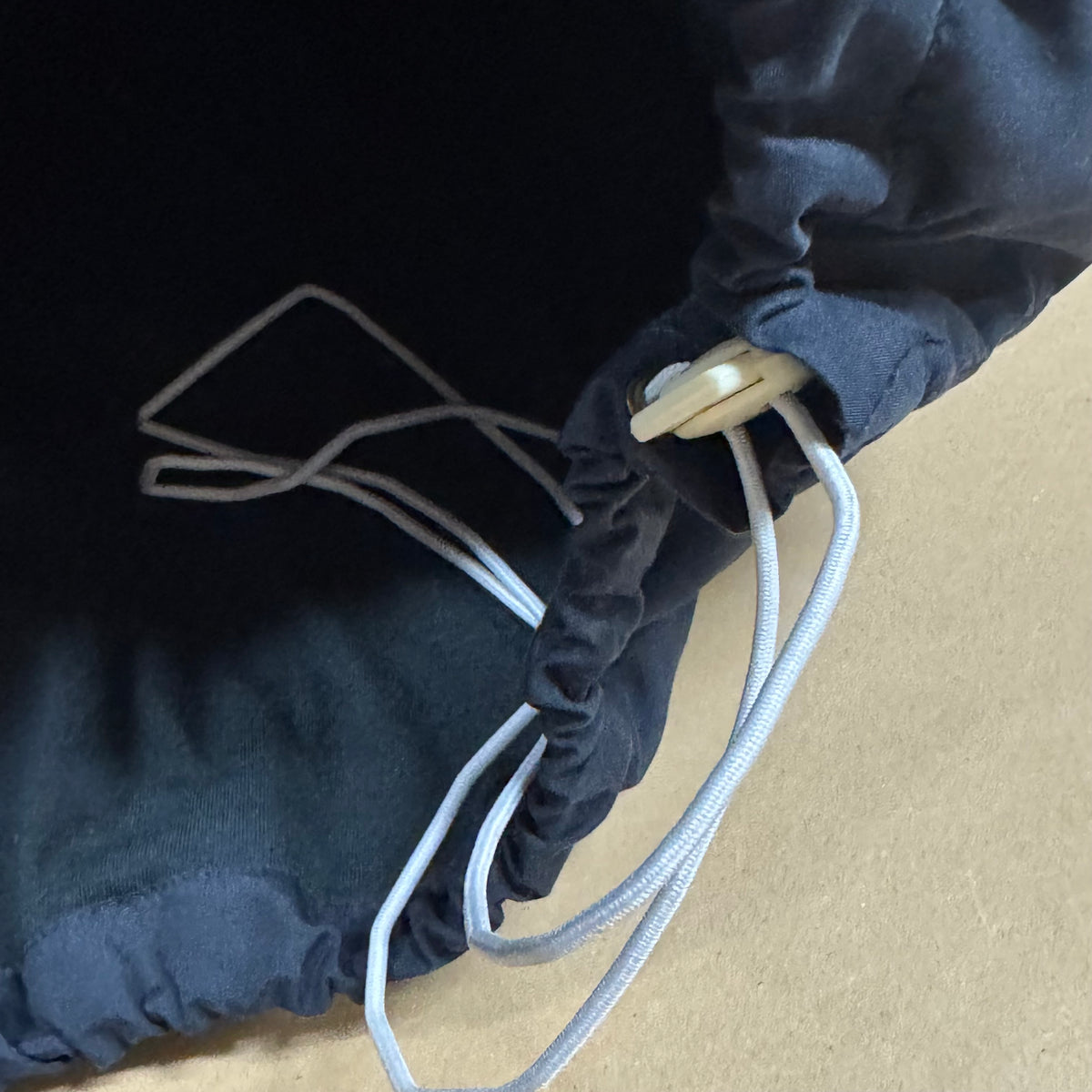 Streetwear style Airness rain-protective hoodie – Close-up 3