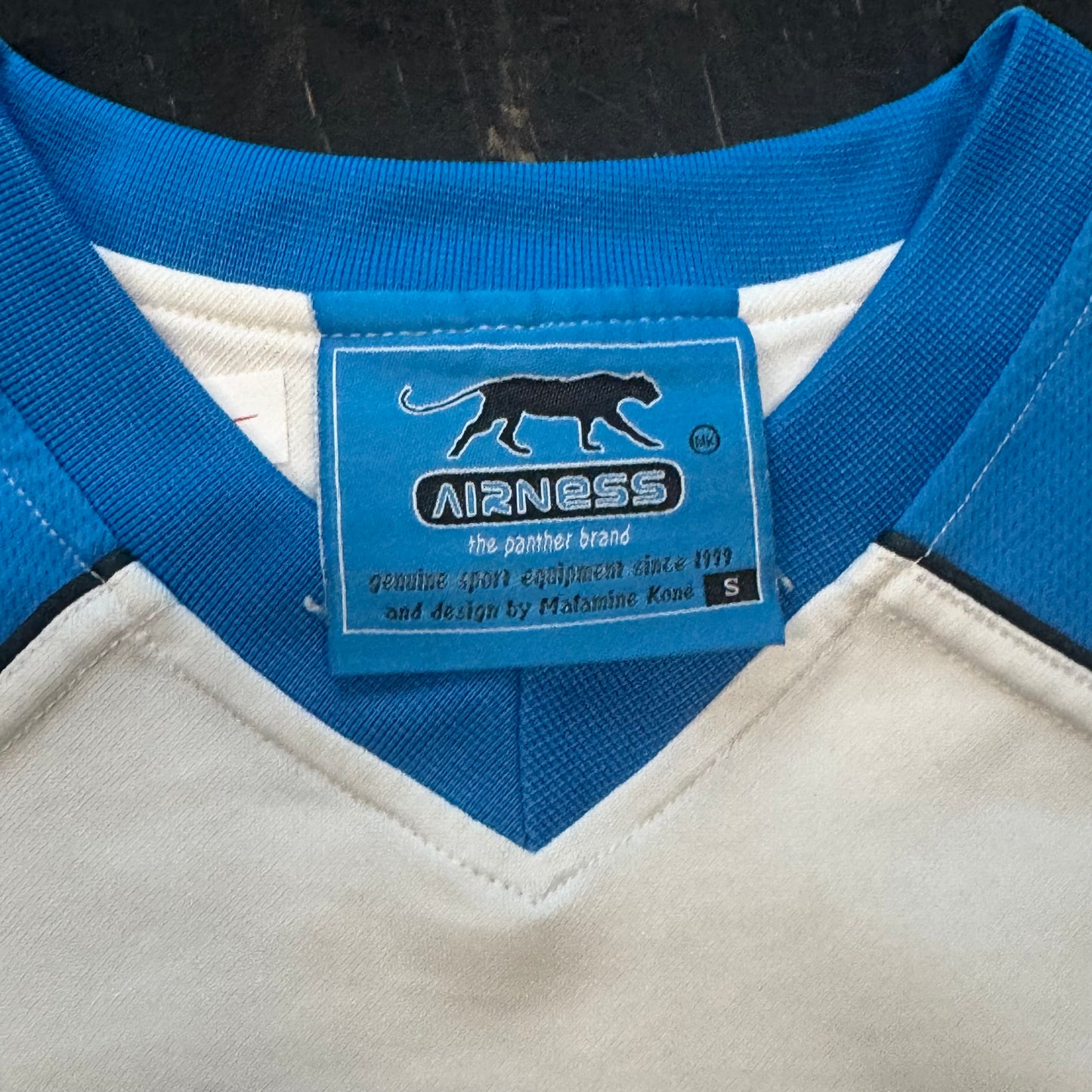 Streetwear style Airness vintage t-shirt – Close-up 2