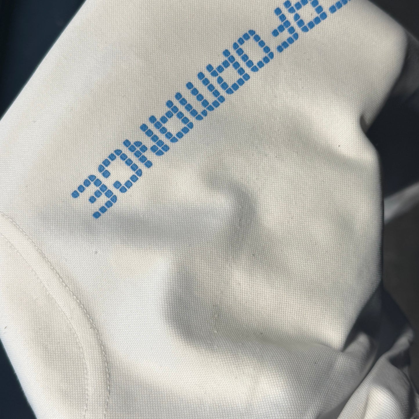 Streetwear style Airness vintage t-shirt – Close-up 3