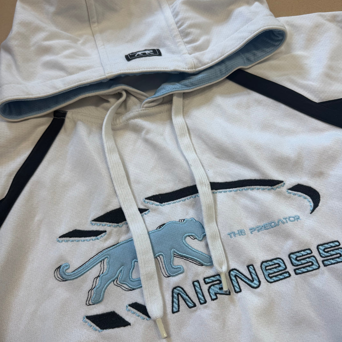 Streetwear style Airness white hoodie – Close-up 1