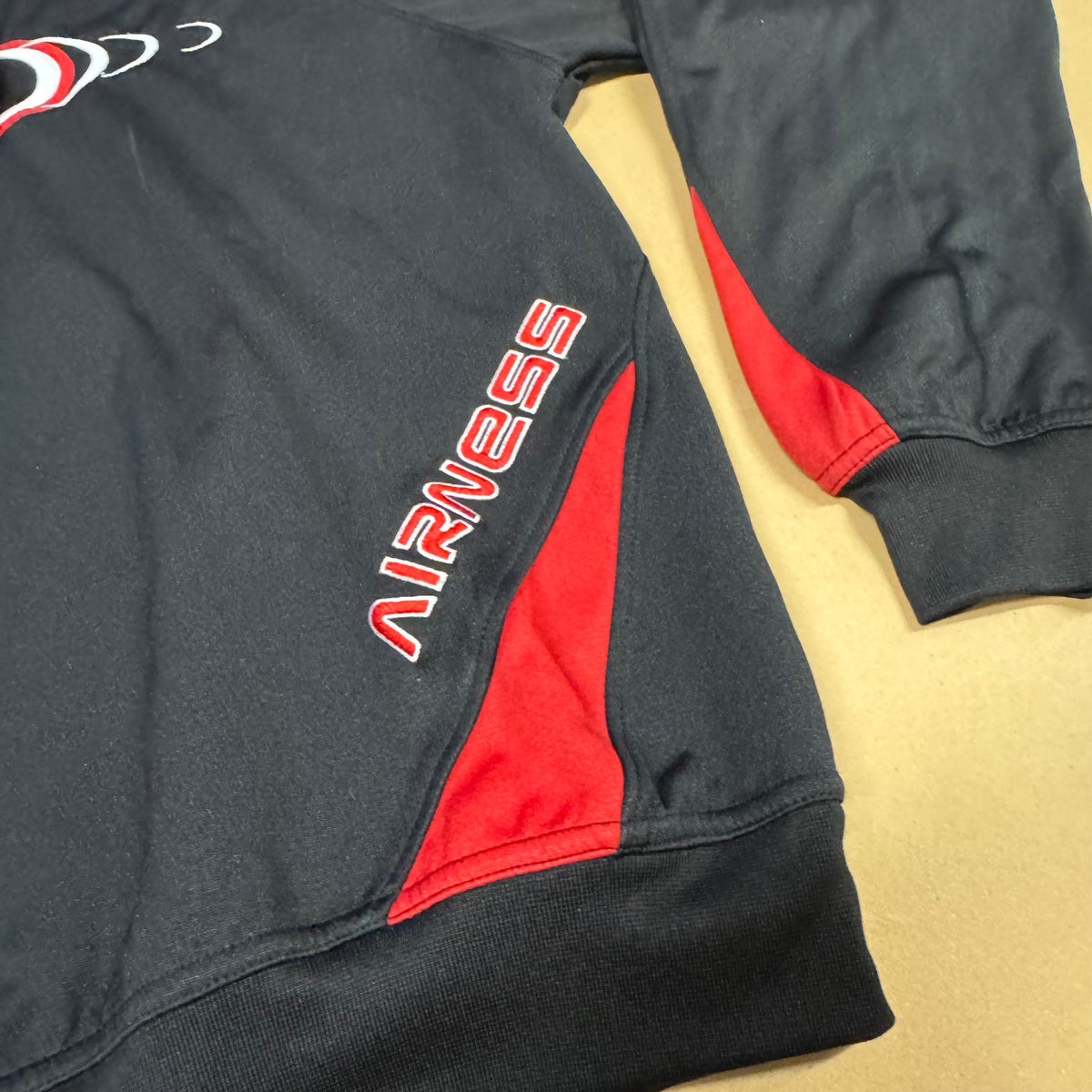 Streetwear style black Airness hoodie – Close-up 2