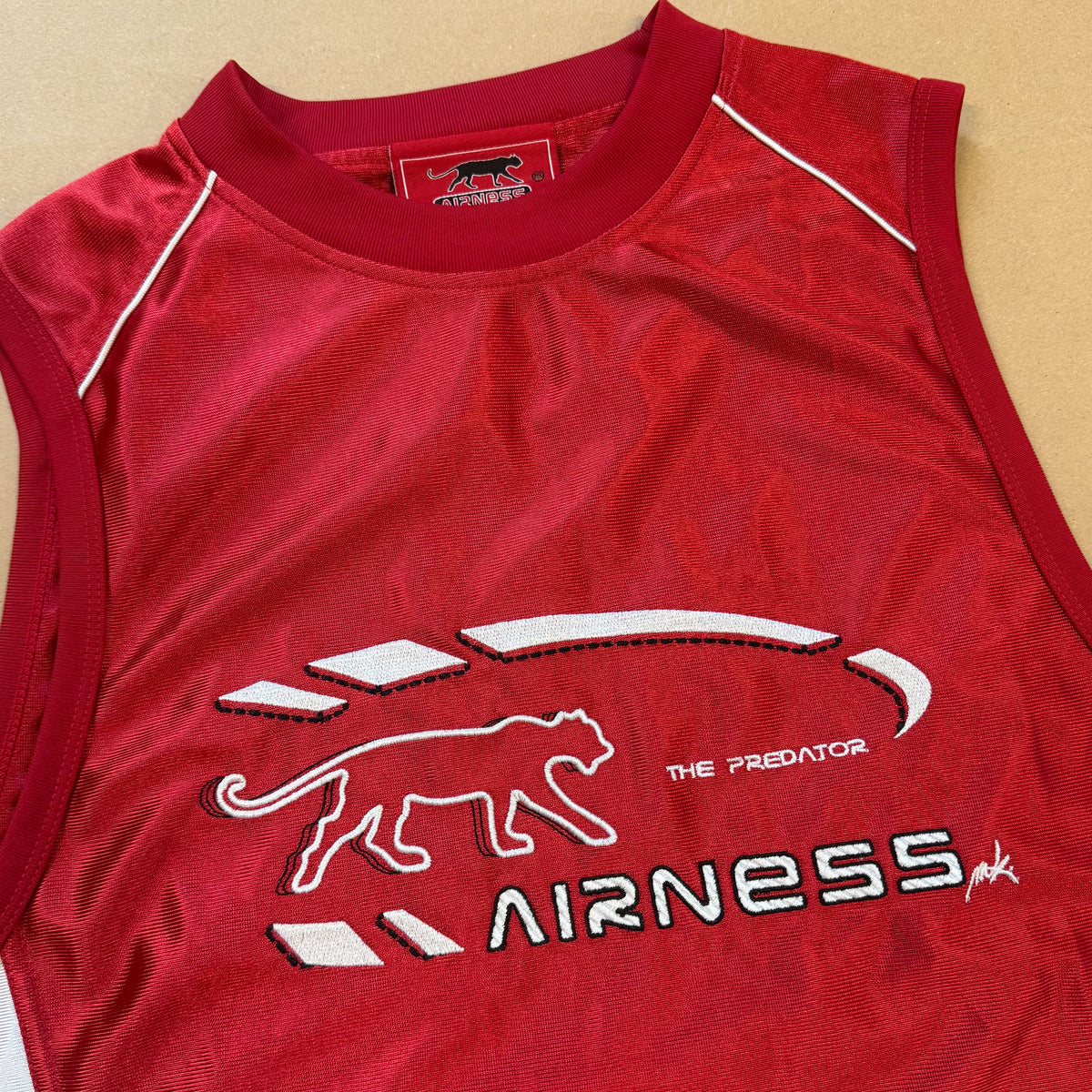 Streetwear style red Airness vest – Close-up 1