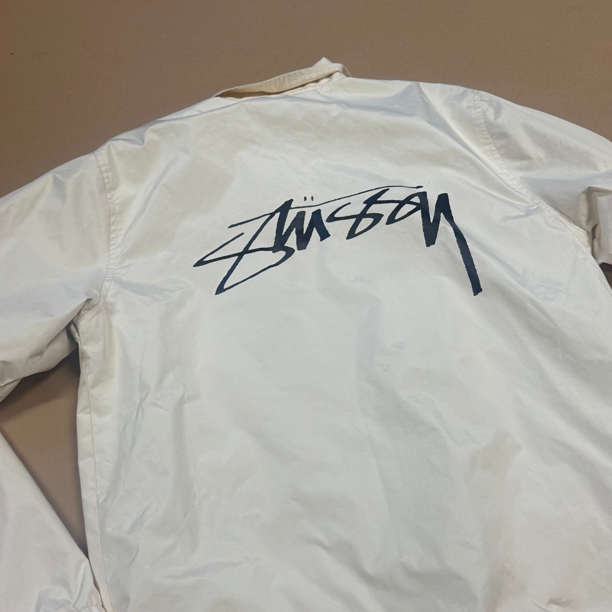 Stüssy vintage cream raincoat – Close-up 4