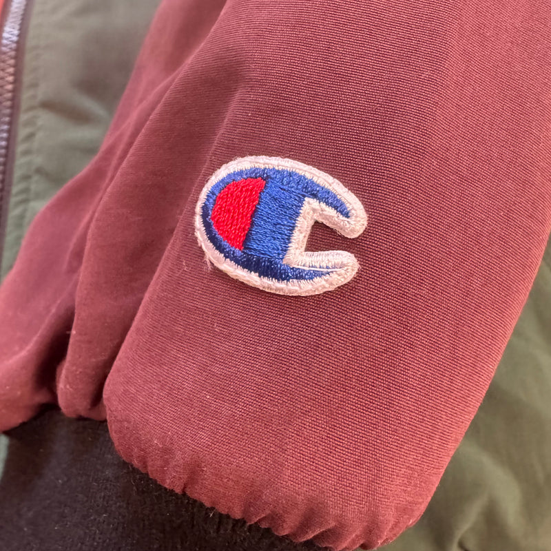 Detailansicht: Sourced limited accessories and clothes Supreme x Champion bomber jacket – Logo, Nähte oder Material