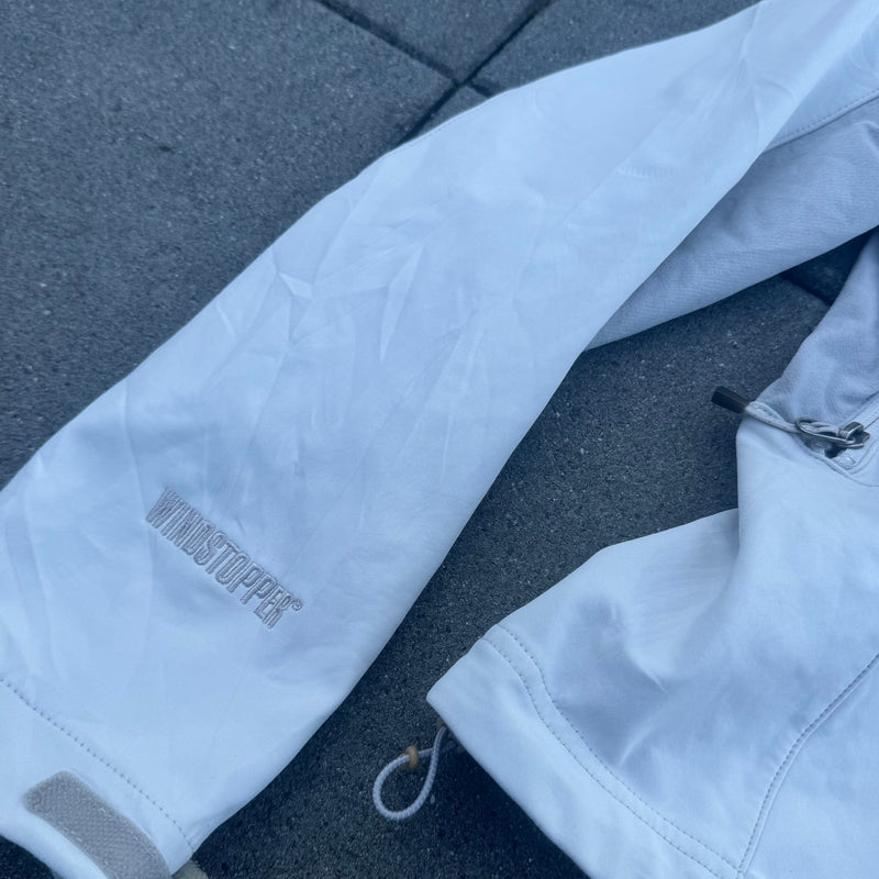 Detailansicht: Sourced limited accessories and clothes The North Face Flight Series wind jacket – Logo, Nähte oder Material