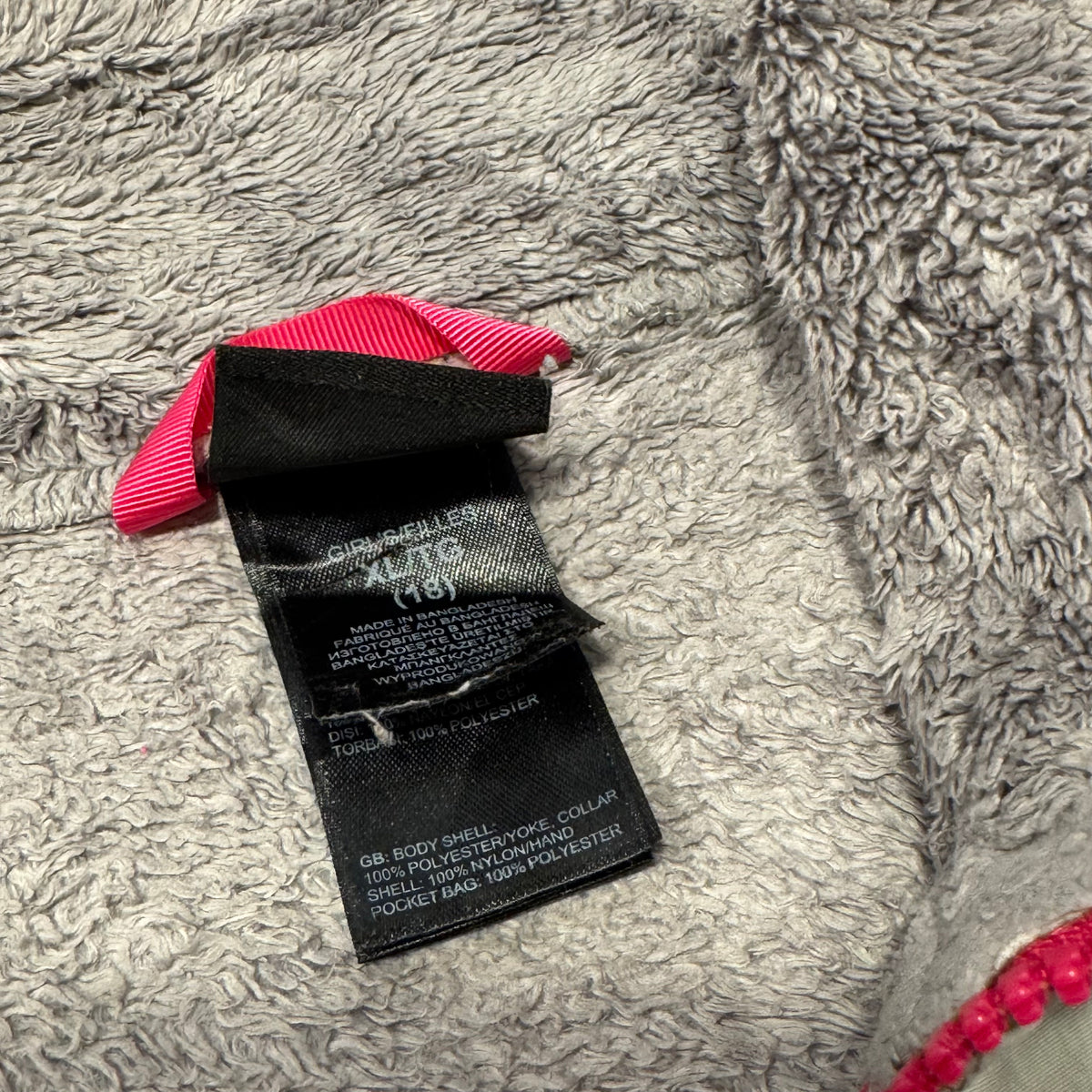 The North Face grey and pink women’s fleece jacket – Close-up 3
