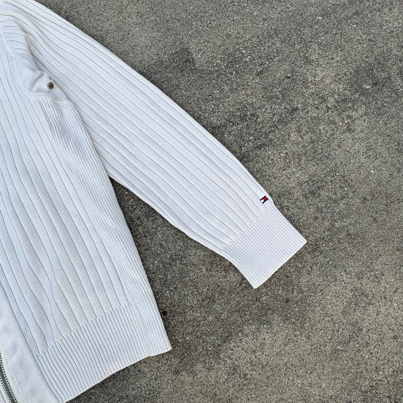 Detailansicht: Sourced limited accessories and clothes Tommy Hilfiger classic white zip-up jacket – Logo, Nähte oder Material