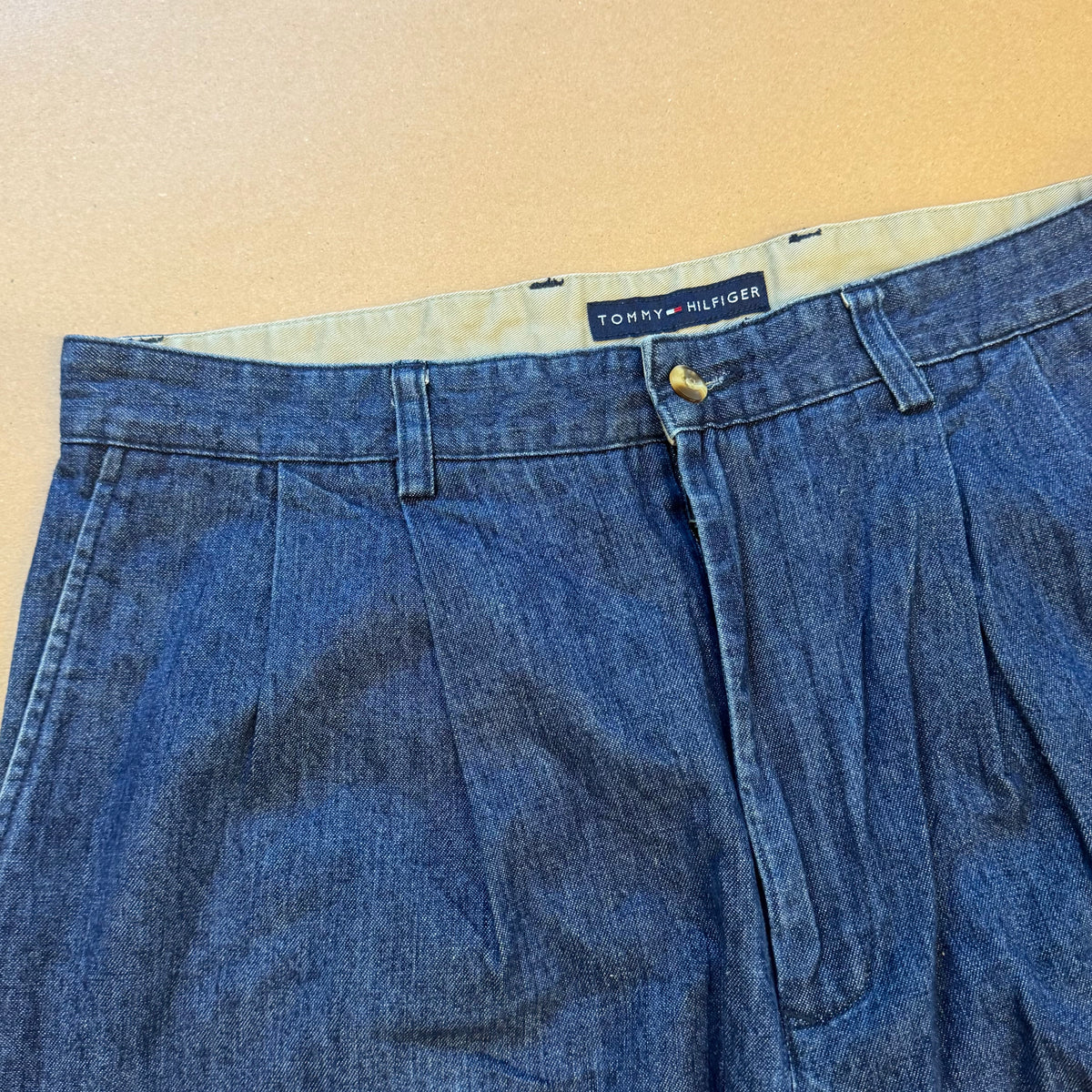 Tommy Hilfiger Vintage Baggy Pants – Close-up 2