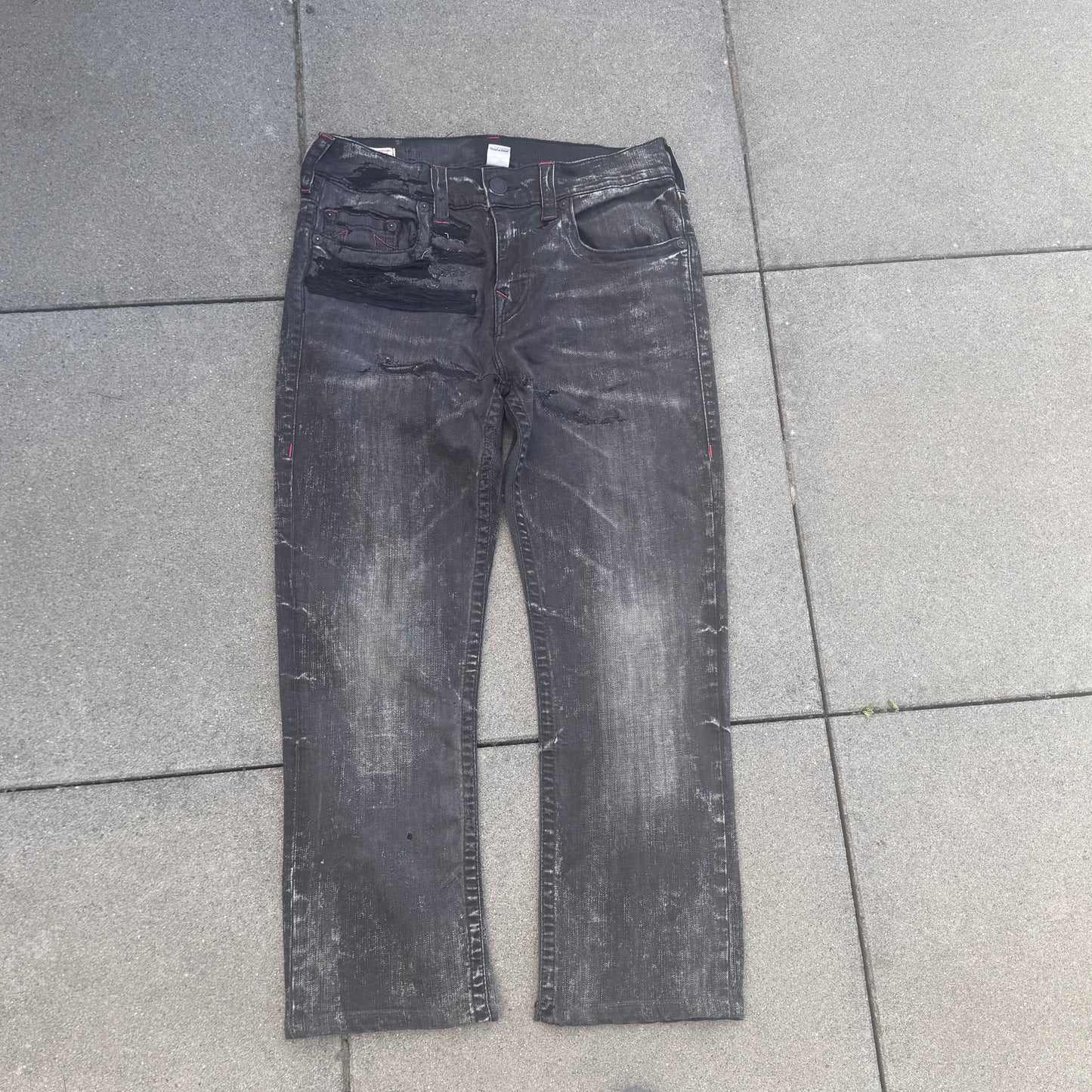 True Religion black ripped straight pants – Close-up 2